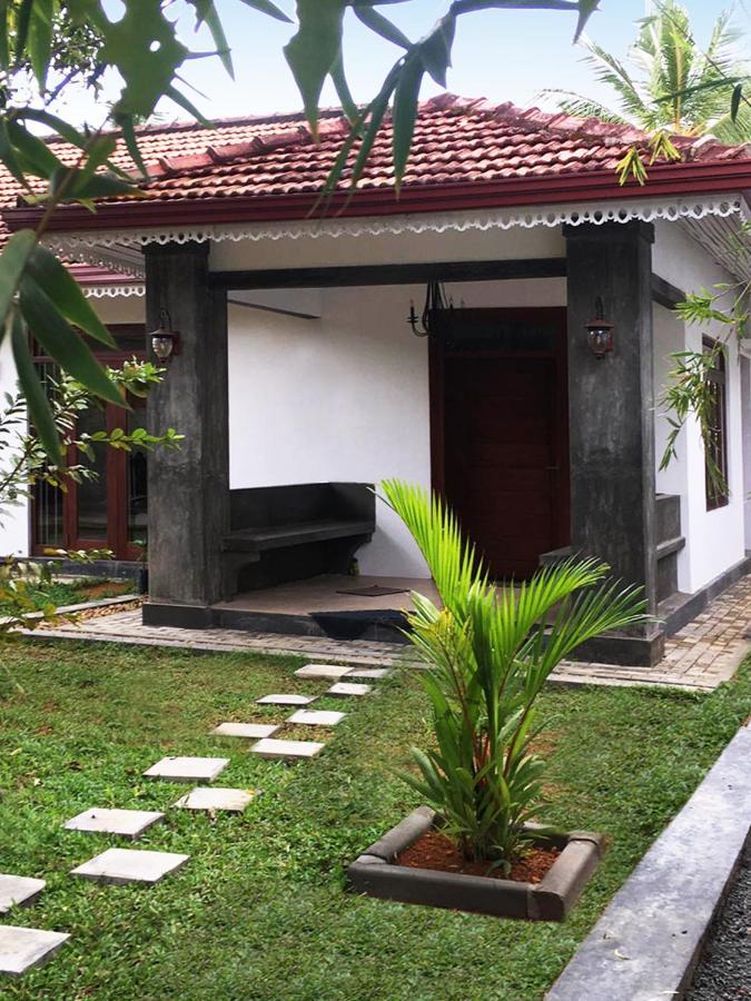 Triple Edge Villa Unawatuna Luaran gambar