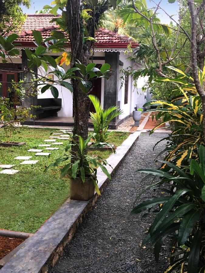 Triple Edge Villa Unawatuna Luaran gambar