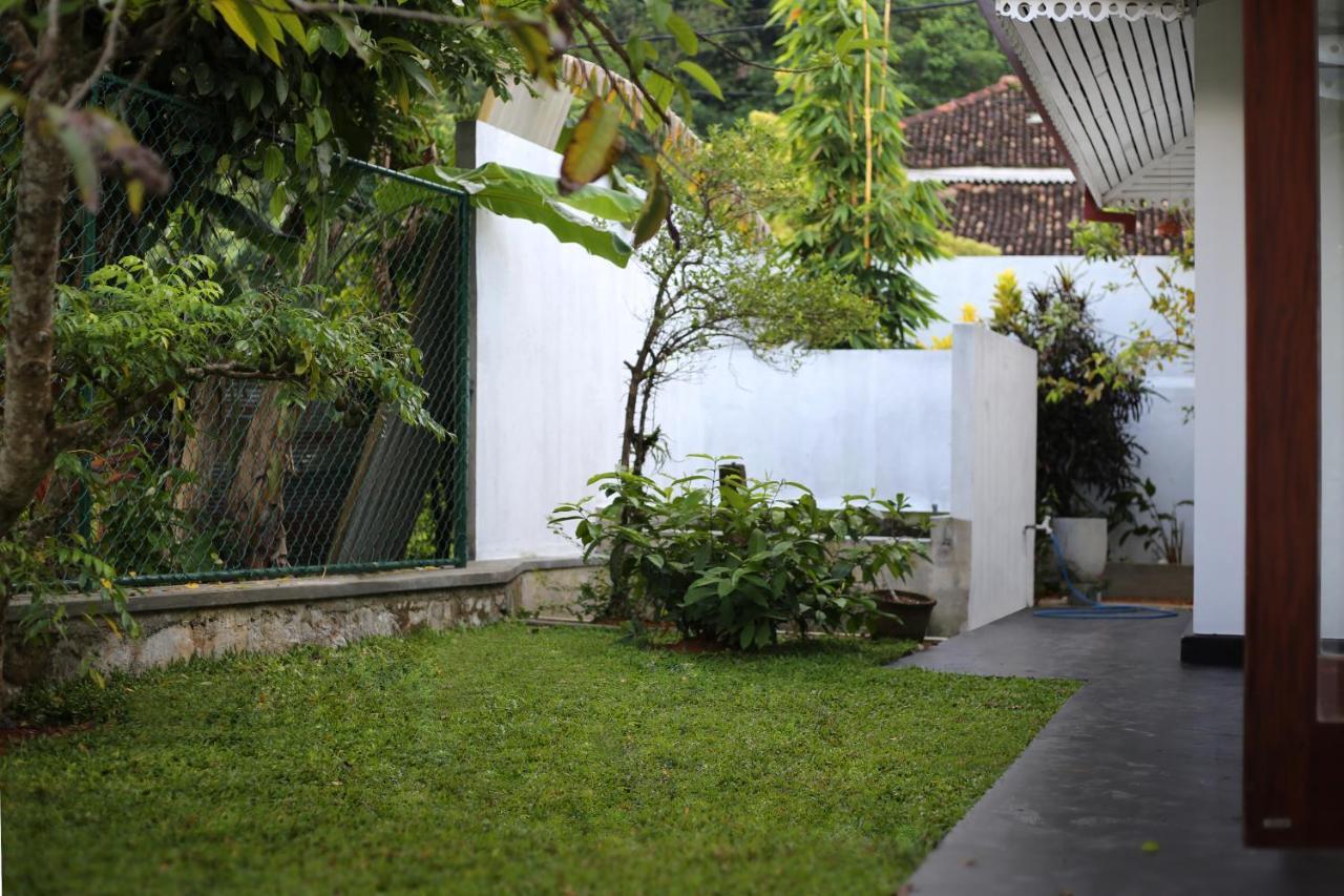 Triple Edge Villa Unawatuna Luaran gambar